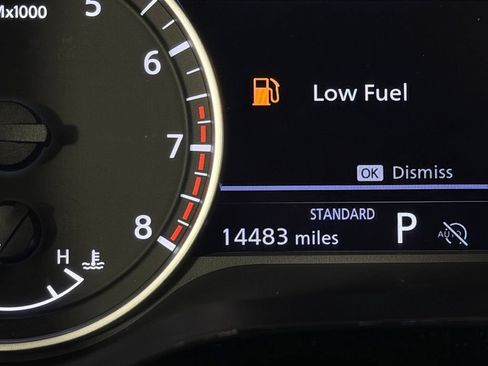 Used 2025 Nissan Pathfinder SL FWD image 15