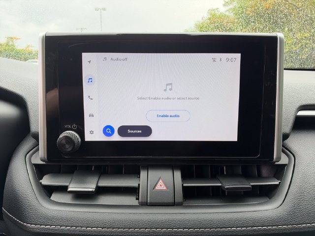Used 2025 Toyota RAV4 XLE FWD image 22