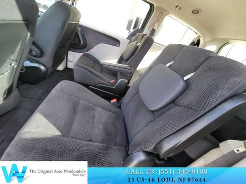 Used 2019 Dodge Grand Caravan SE w/ UConnect Hands-Free Group image 14