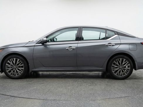 Used 2025 Nissan Altima 2.5 SV image 5