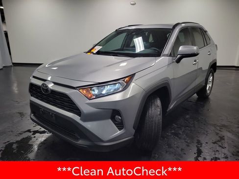 Used 2021 Toyota RAV4 XLE w/ Convenience Package image 4