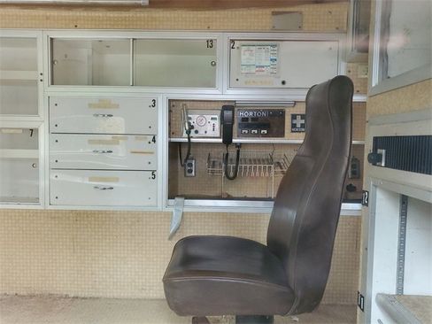 Used 1987 Ford E-350 and Econoline 350 image 17