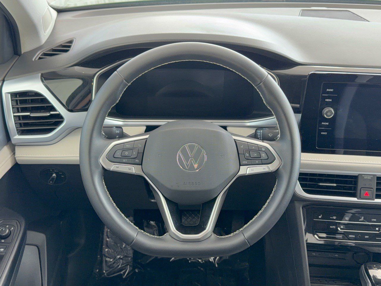 Certified 2026 Volkswagen Taos SE FWD image 10