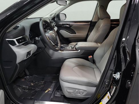 New 2026 Toyota Highlander AWD image 8