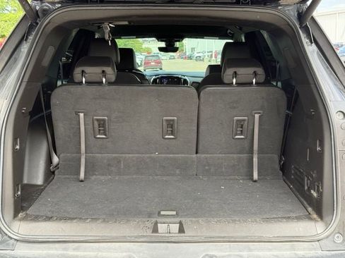 Used 2022 Chevrolet Traverse RS FWD image 33