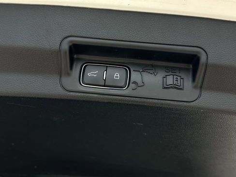 Used 2022 Ford Explorer XLT w/ Equipment Group 202A image 33