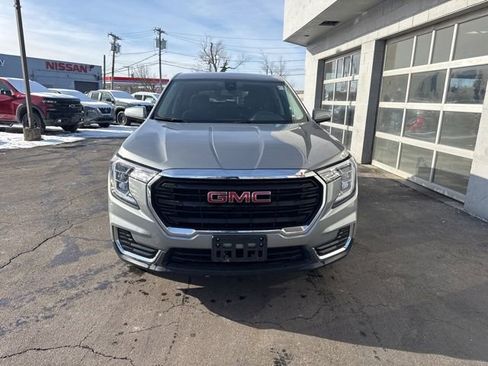Used 2024 GMC Terrain SLE image 7