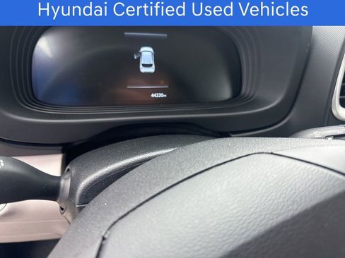 Certified 2025 Hyundai Venue SEL image 7