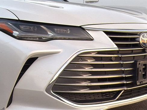 Used 2019 Toyota Avalon Limited image 13