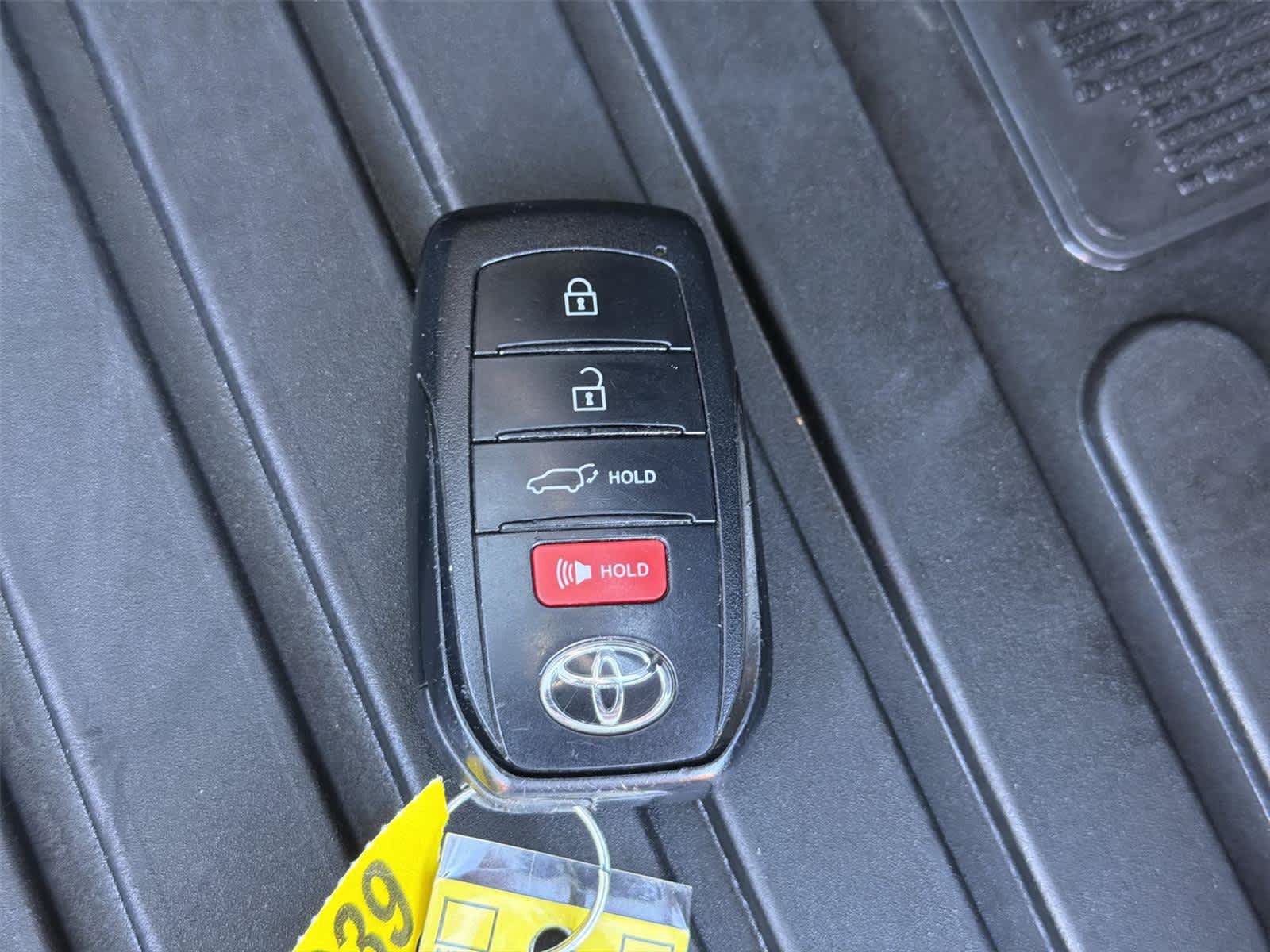 Used 2023 Toyota Venza LE AWD/4WD image 22
