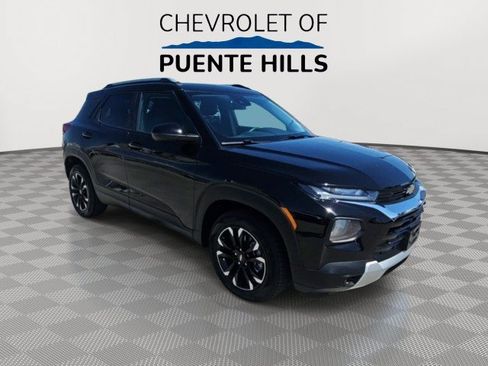 Used 2021 Chevrolet TrailBlazer LT w/ Convenience Package FWD image 2