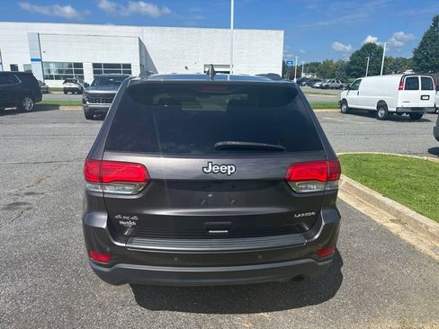 Used 2019 Jeep Grand Cherokee Laredo AWD/4WD image 9