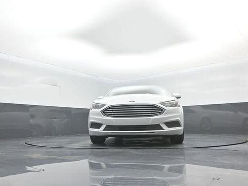 Certified 2018 Ford Fusion SE FWD image 33