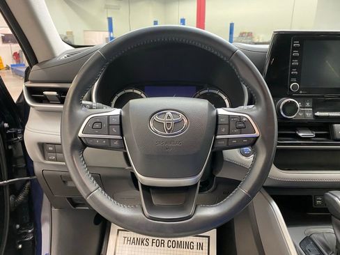 Used 2022 Toyota Highlander XLE image 20