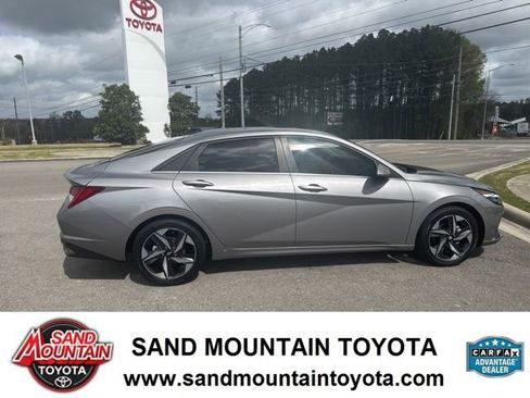 Used 2023 Hyundai Elantra Limited FWD image 2