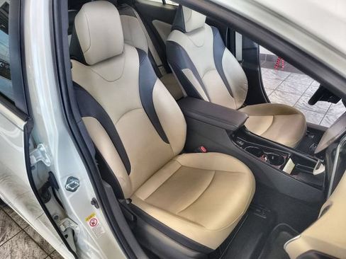 Used 2018 Toyota Prius Four FWD image 24