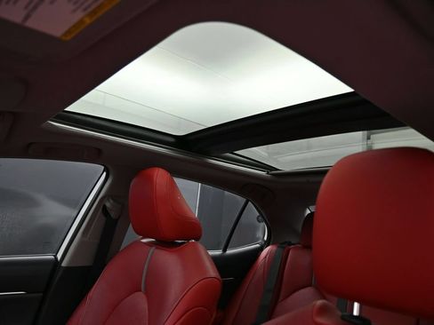 Used 2019 Toyota Camry XSE w/ Navigation Package FWD image 12
