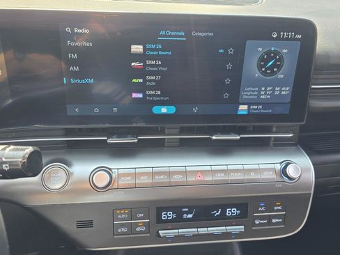 Used 2025 Hyundai Kona SEL FWD image 3