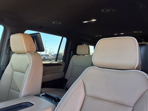 Used 2024 Chevrolet Suburban Premier image 16