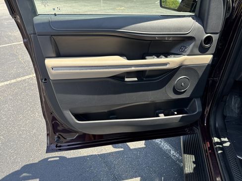 Used 2024 Ford Expedition Max Limited RWD image 14
