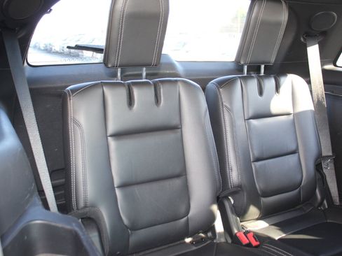 Used 2017 Ford Explorer Limited image 34