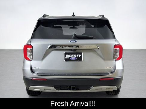 Used 2023 Ford Explorer XLT w/ Equipment Group 202A AWD/4WD image 4
