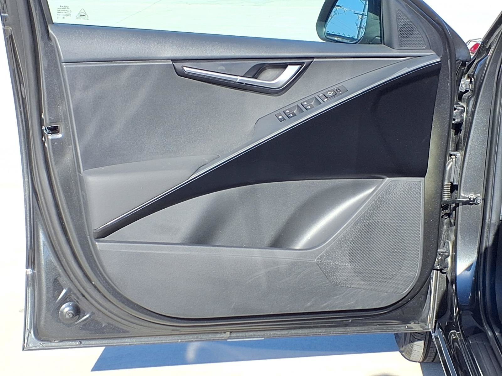 Used 2025 Kia Niro LX FWD image 25