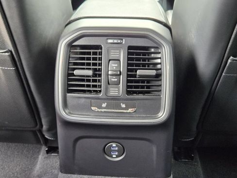 Used 2024 Porsche Macan AWD/4WD image 38
