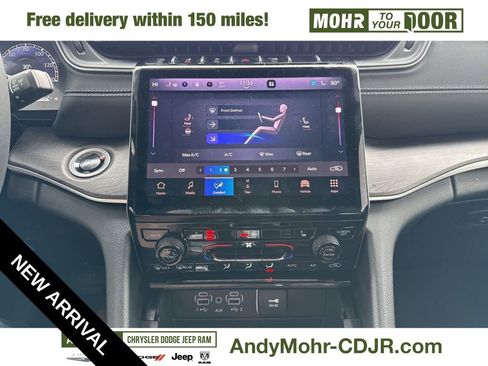 Used 2024 Jeep Grand Cherokee Limited w/ Black Appearance Package image 10