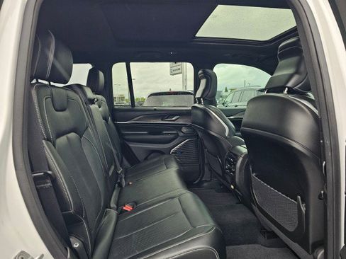 Used 2023 Jeep Grand Cherokee Overland w/ Luxury Tech Group IV AWD/4WD image 13