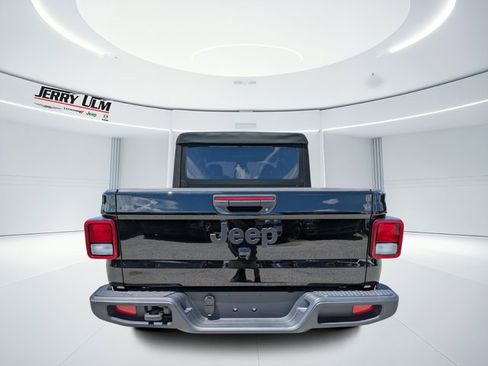 New 2025 Jeep Gladiator Sport image 4