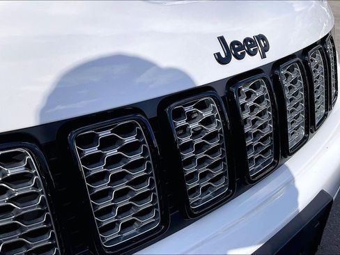 Used 2019 Jeep Grand Cherokee Altitude image 29