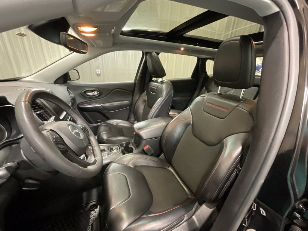 Used 2022 Jeep Cherokee Trailhawk w/ Sun, Sound & Nav Group AWD/4WD image 9
