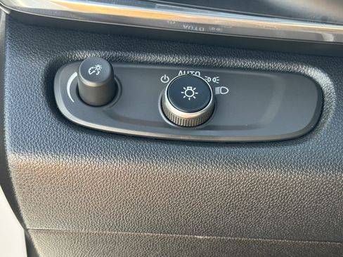 Used 2025 Buick Envista Preferred image 25