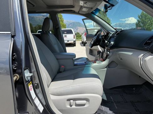 Used 2011 Toyota Highlander Limited w/ Tow Pkg AWD/4WD image 25