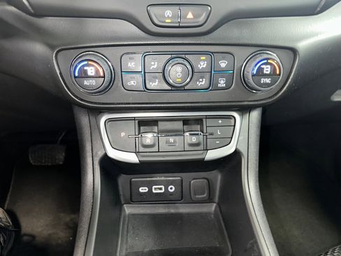 Certified 2022 GMC Terrain SLE w/ Driver Convenience Package image 16