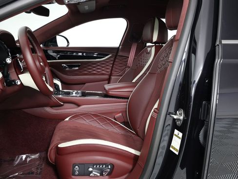 Used 2024 Bentley Flying Spur W12 AWD/4WD image 2