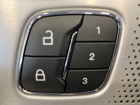 Used 2020 Ford Explorer Platinum w/ Premium Technology Package image 16