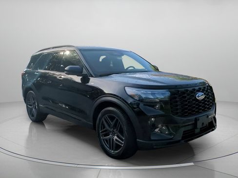 New 2026 Ford Explorer ST-Line w/ ST-Line Street Pack RWD image 2