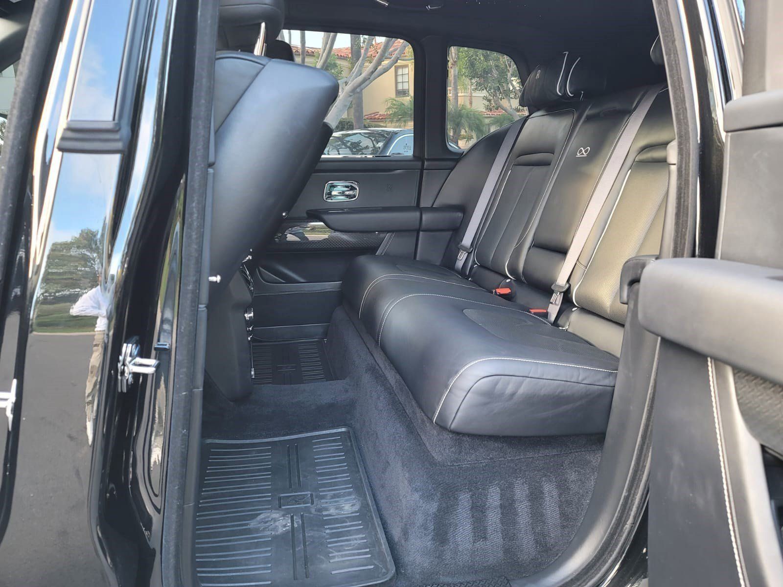 Used 2021 Rolls-Royce Cullinan Black Badge AWD/4WD image 19