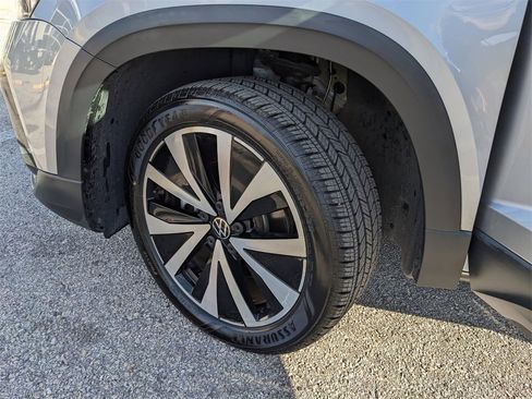 Certified 2022 Volkswagen Taos SE image 36