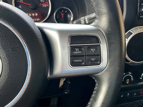 Used 2016 Jeep Wrangler Unlimited Rubicon image 19