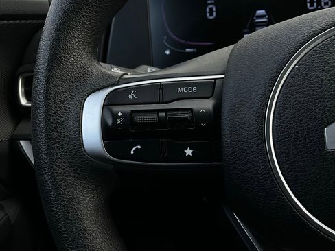 Used 2025 Kia Sportage LX image 32