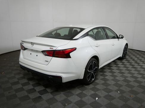 Used 2024 Nissan Altima 2.5 SR image 3