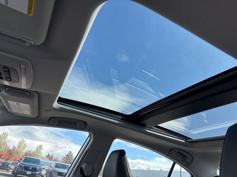 Used 2025 Toyota Camry XLE image 17