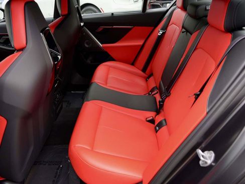 Used 2025 BMW M5 w/ Carbon Package image 28