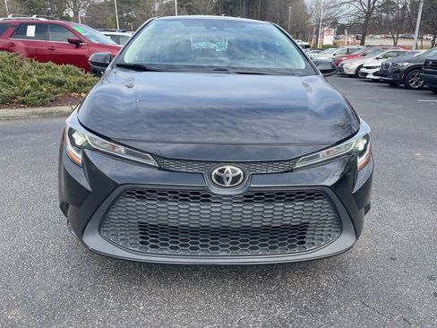 Used 2021 Toyota Corolla LE image 3