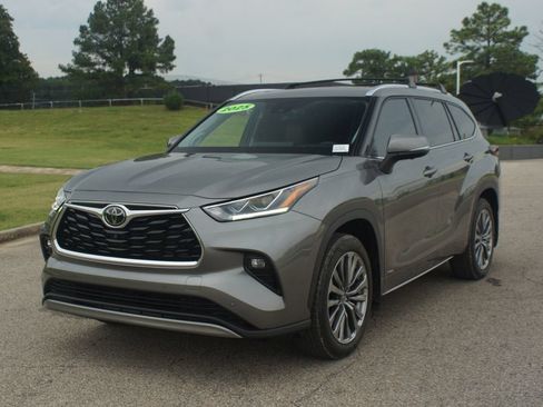 Used 2025 Toyota Highlander Limited AWD/4WD image 28