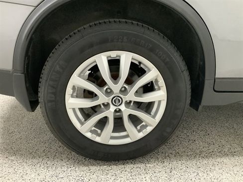 Used 2019 Nissan Rogue SV image 13