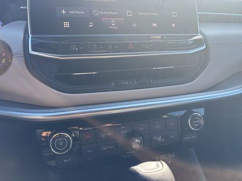 Used 2025 Jeep Compass Limited image 16